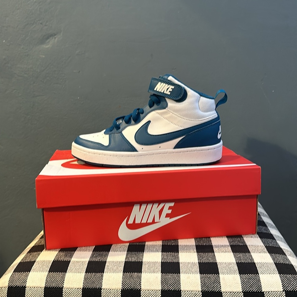 BRAND NEW Nike Court Borough Mid 2 (GS)